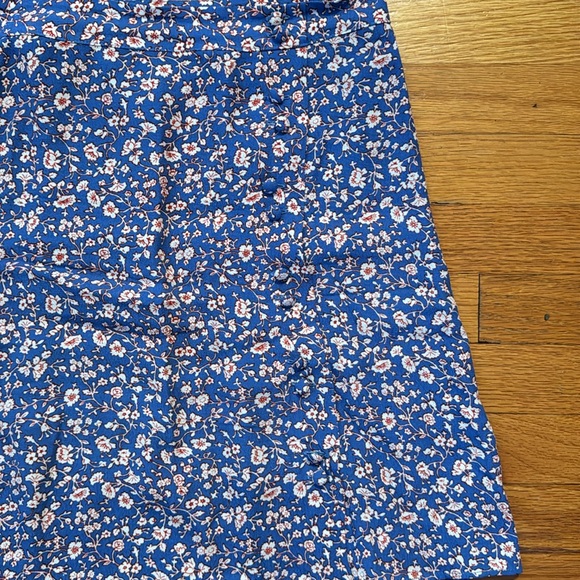 Madewell flower skirt with back zipper and side buttons size 6. - Picture 5 of 10